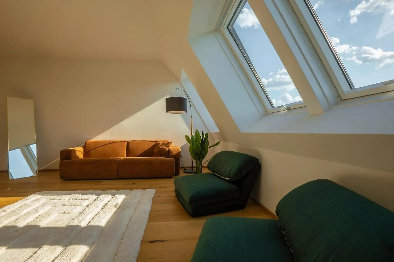 Orestaliving - Penthouse In 2Nd District With View Wien