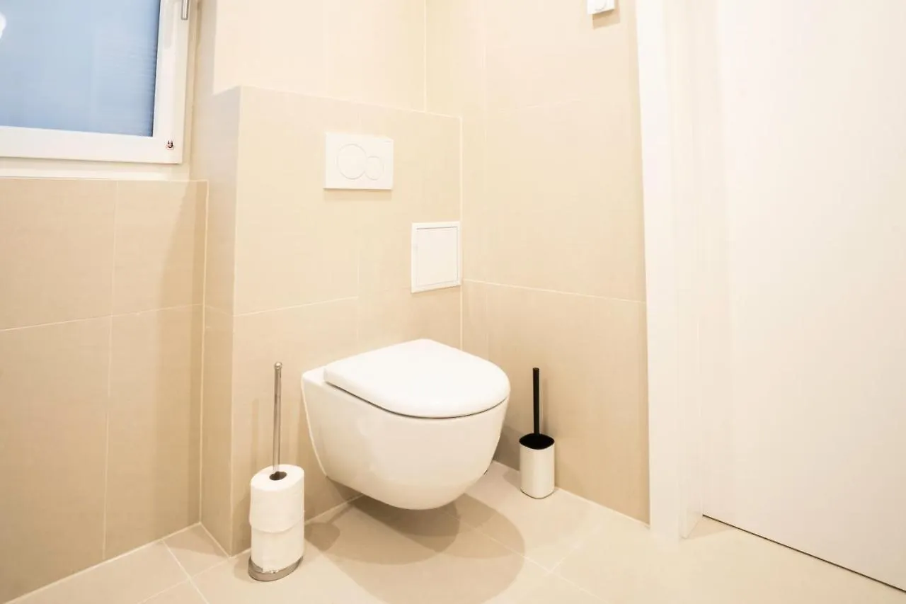 Orestaliving - Penthouse In 2Nd District With View Wien 0*,